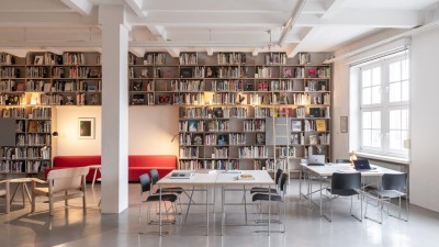 In der Bibliothek in der Weserburg findet der Workshop von Johannes Spohr und Peter Pogany-Wnendt statt